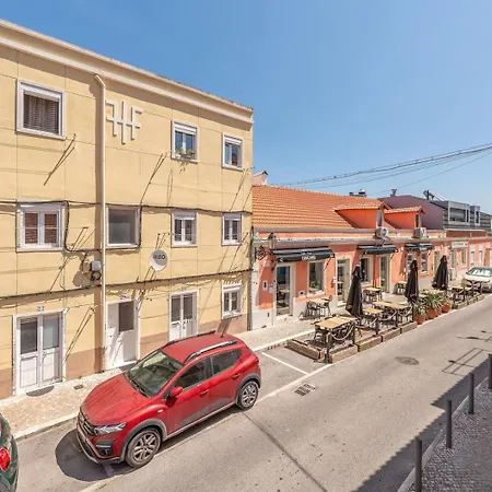 Penzion Guestready - Lovely Place In Seixal (Setubal)