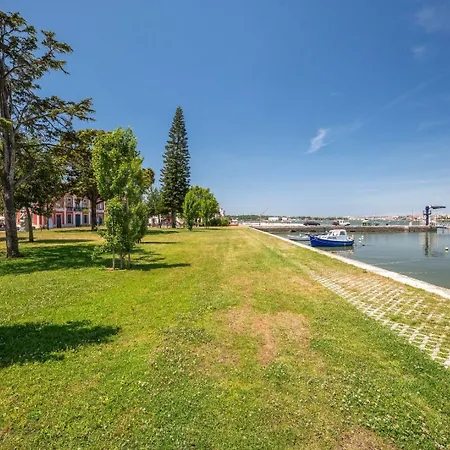 Penzion Guestready - Lovely Place In Seixal (Setubal)